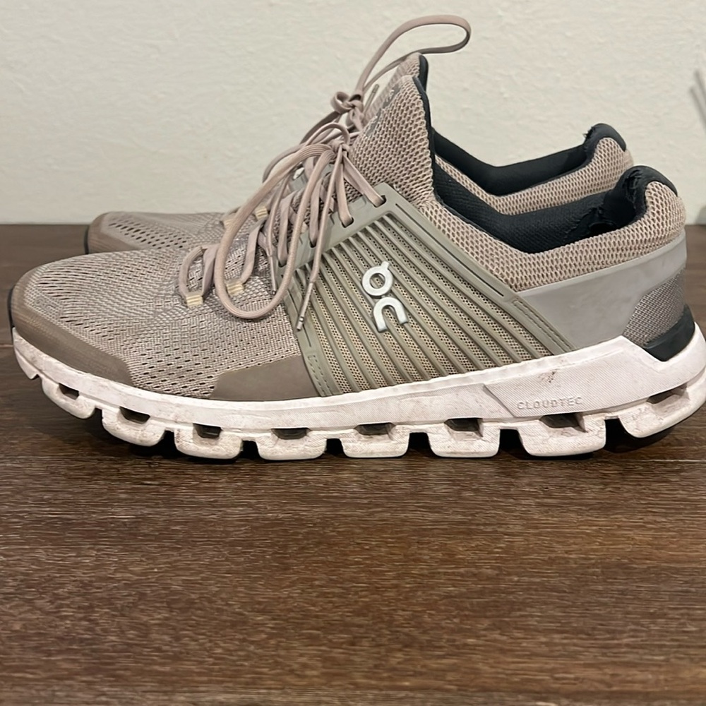 On Cloud Tan 10.5 shoes - worn soles